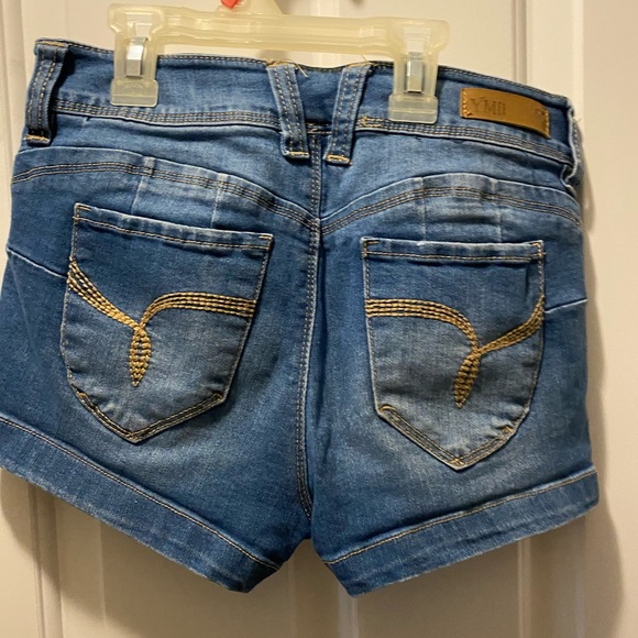 Wanna Betta Butt? Jean Shorts - Picture 2 of 10